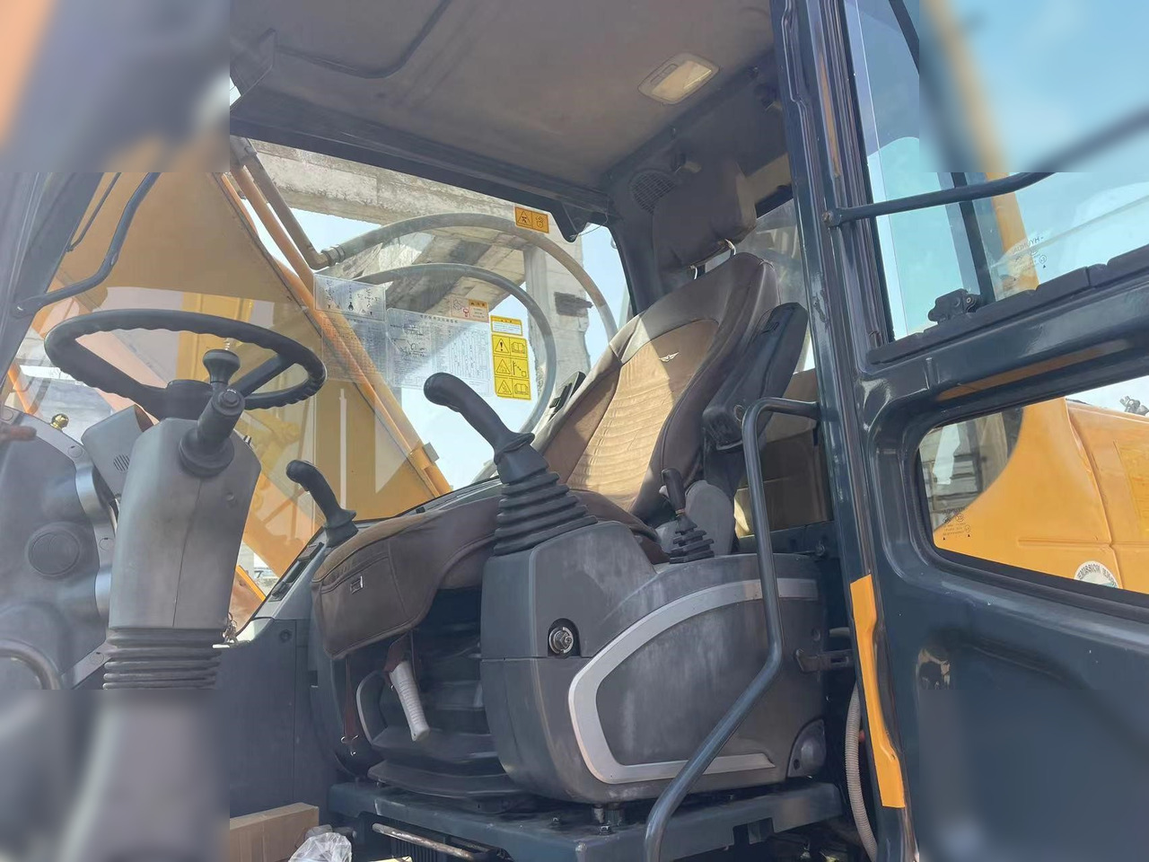 HYUNDAI ROBEX 210W-9 - Escavatore gommato: foto 5 HYUNDAI ROBEX 210W-9 - Escavatore gommato: foto 5