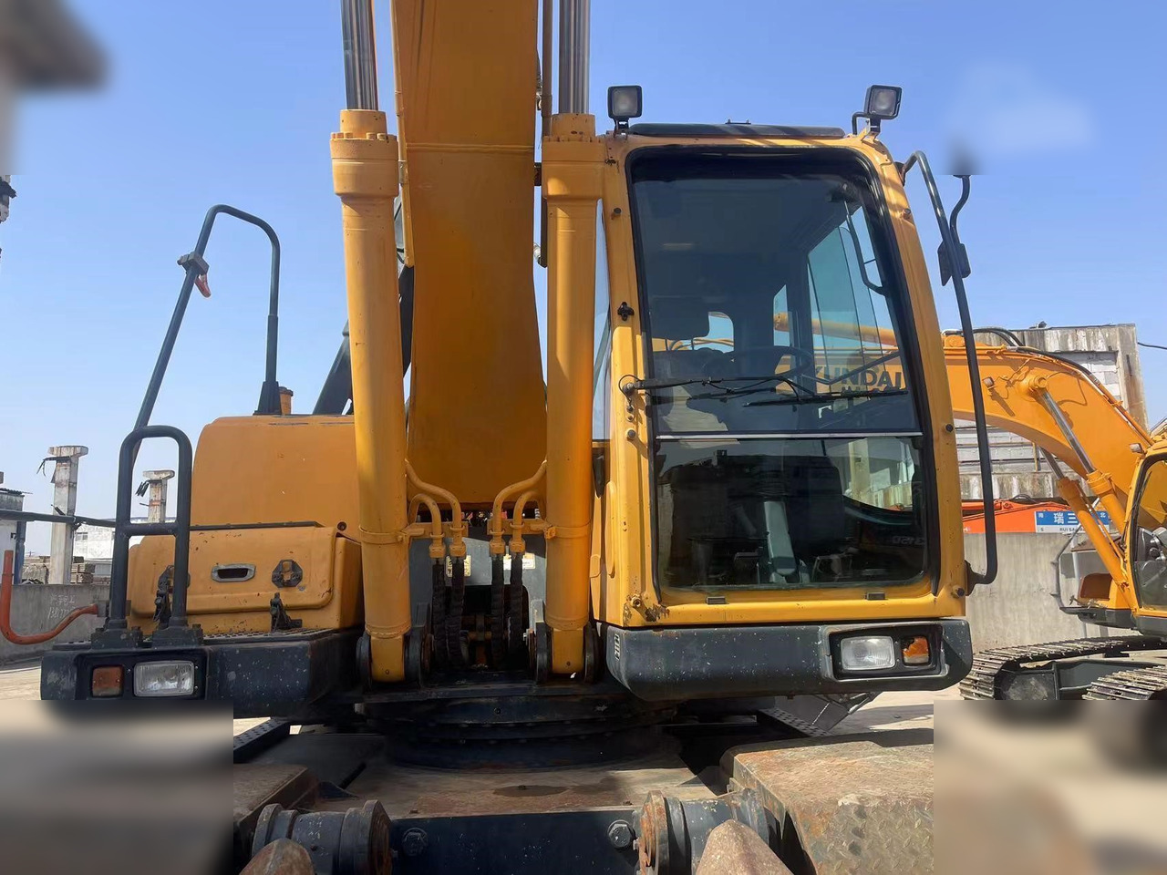 HYUNDAI ROBEX 210W-9 - Escavatore gommato: foto 4 HYUNDAI ROBEX 210W-9 - Escavatore gommato: foto 4