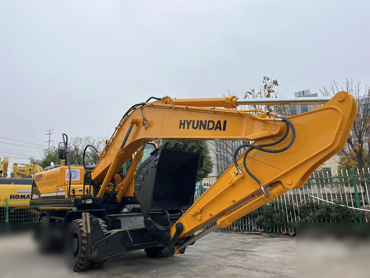 HYUNDAI ROBEX 210W-9S - Escavatore gommato: foto 3 HYUNDAI ROBEX 210W-9S - Escavatore gommato: foto 3
