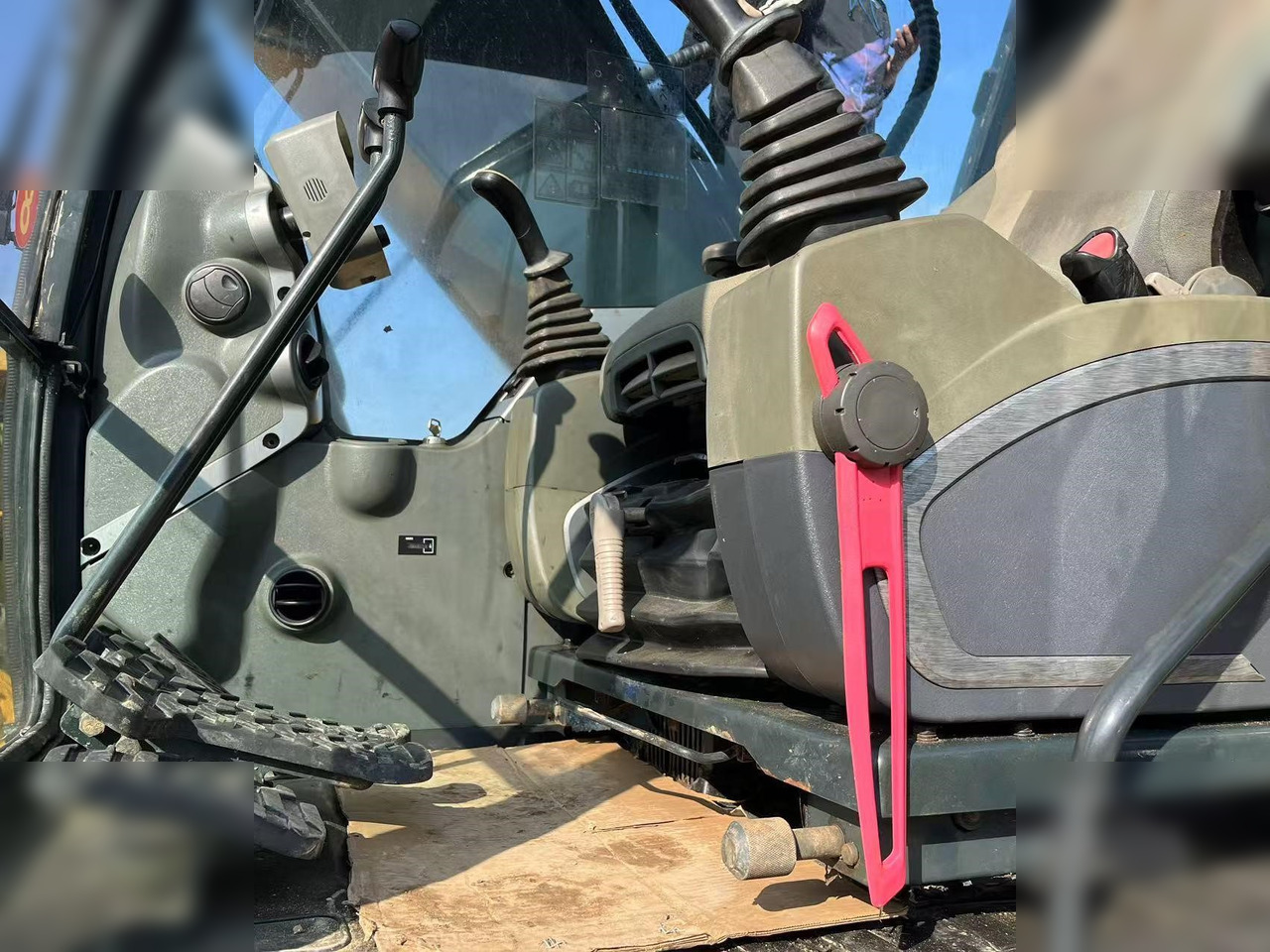 HYUNDAI ROBEX 220 LC-9S - Escavatore cingolato: foto 4 HYUNDAI ROBEX 220 LC-9S - Escavatore cingolato: foto 4