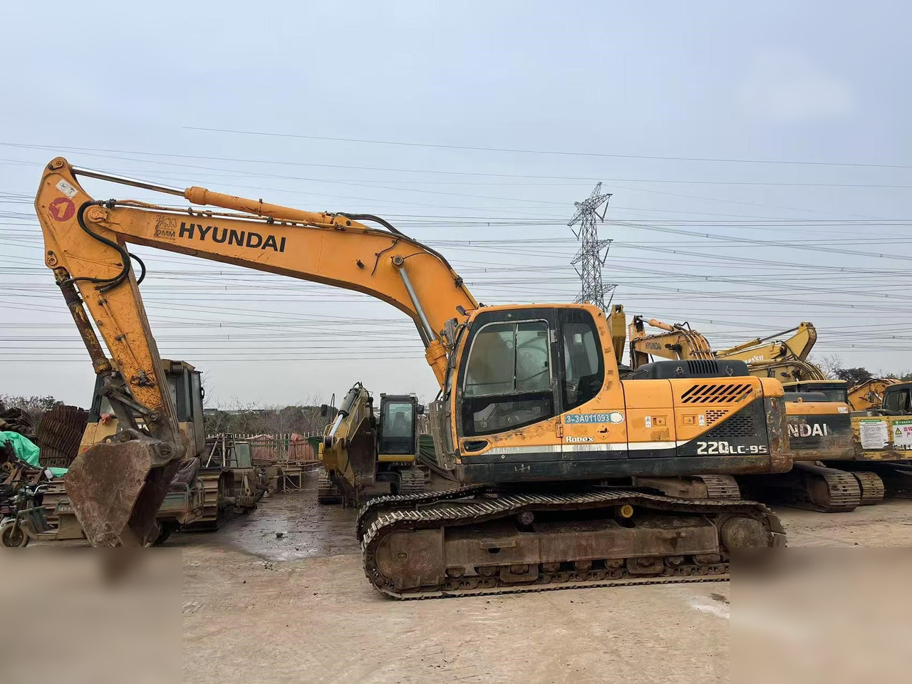 HYUNDAI ROBEX 220 LC-9S - Escavatore cingolato: foto 1 HYUNDAI ROBEX 220 LC-9S - Escavatore cingolato: foto 1
