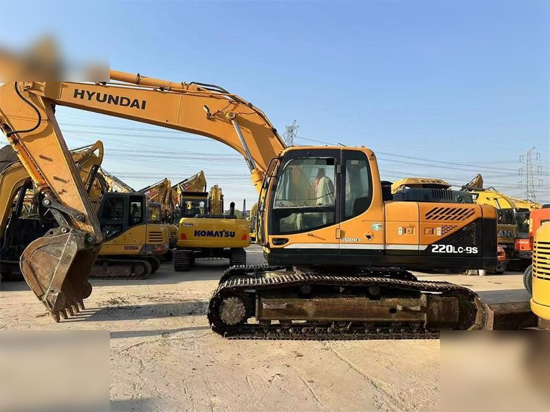 HYUNDAI ROBEX 220 LC-9S - Escavatore cingolato: foto 1 HYUNDAI ROBEX 220 LC-9S - Escavatore cingolato: foto 1