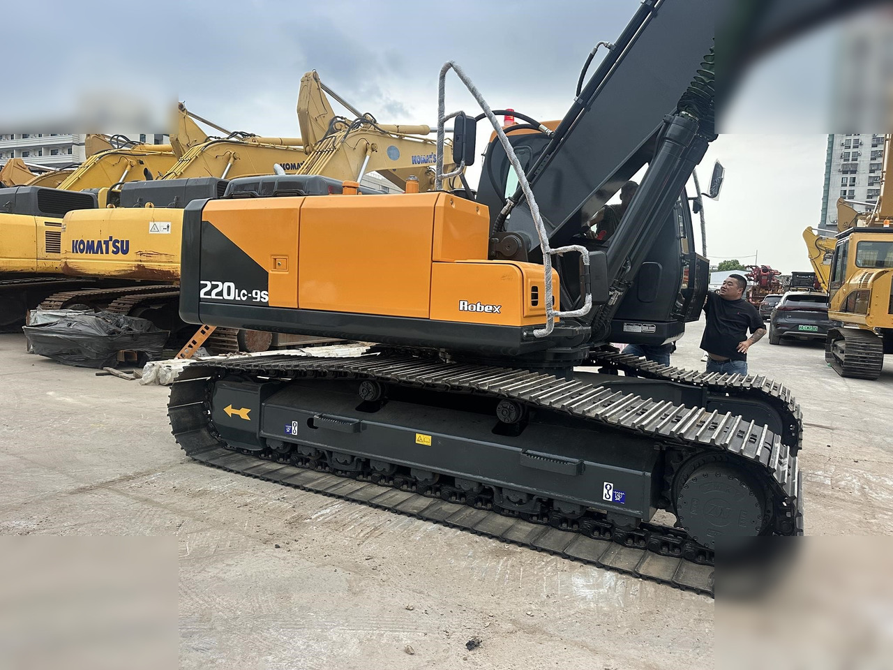 HYUNDAI ROBEX 220 LC-9S - Escavatore cingolato: foto 4 HYUNDAI ROBEX 220 LC-9S - Escavatore cingolato: foto 4