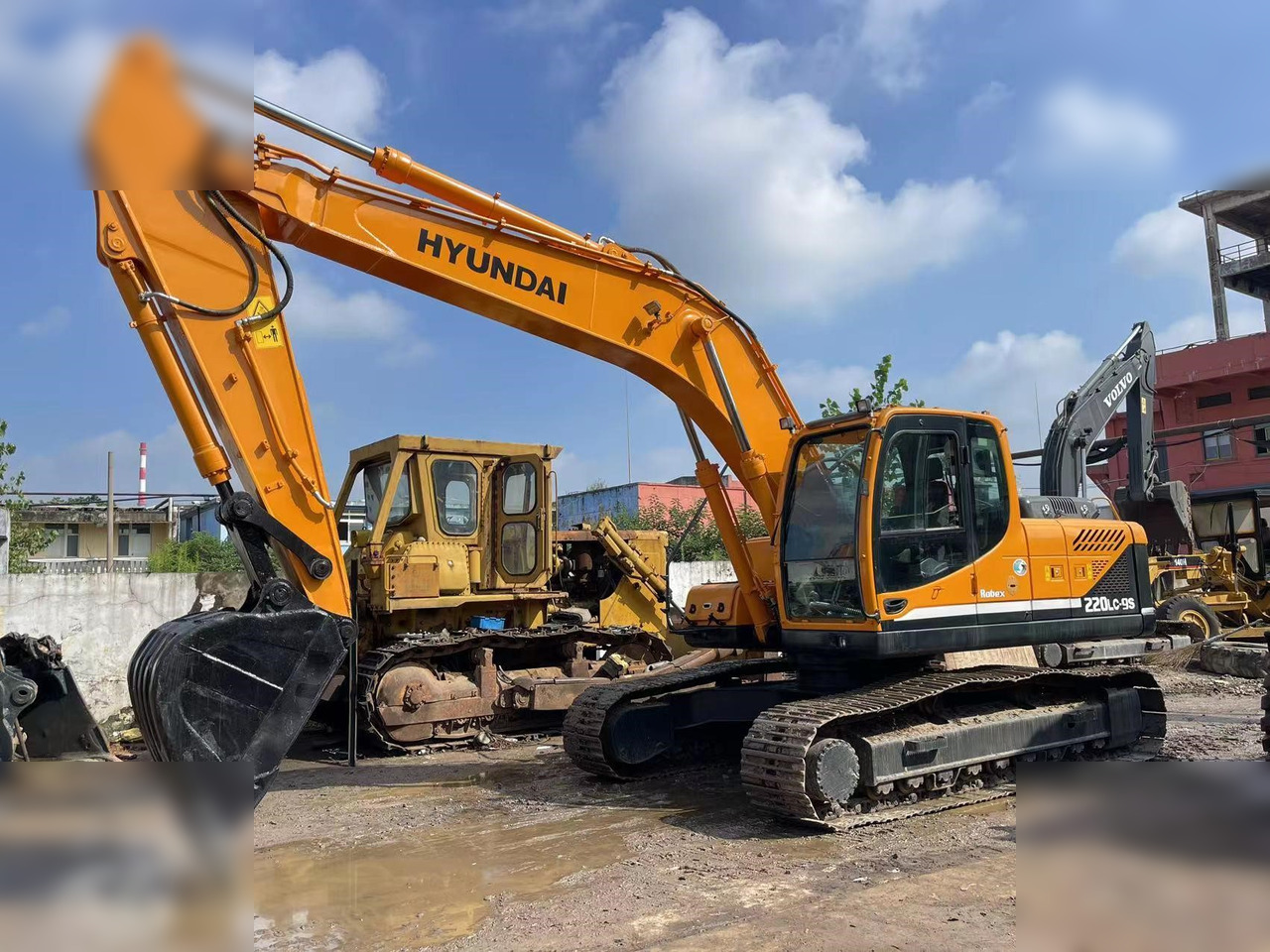 HYUNDAI ROBEX 220 LC-9S - Escavatore cingolato: foto 1 HYUNDAI ROBEX 220 LC-9S - Escavatore cingolato: foto 1