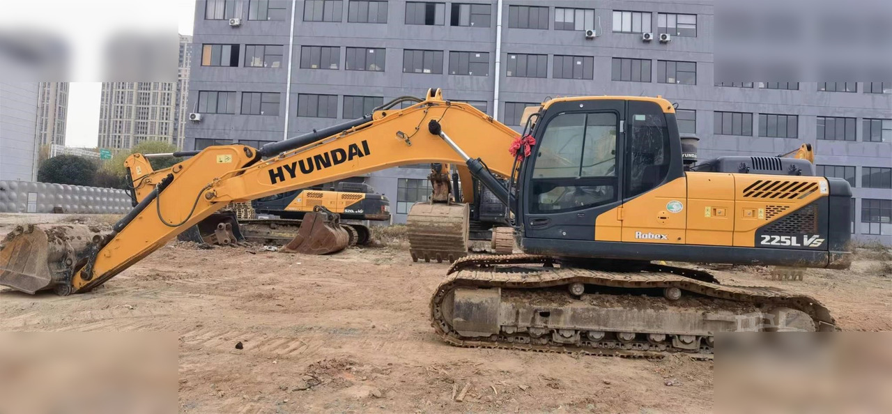 HYUNDAI ROBEX 225 LC-9T - Escavatore cingolato: foto 1 HYUNDAI ROBEX 225 LC-9T - Escavatore cingolato: foto 1