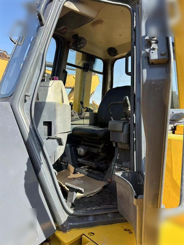 KOMATSU D155AX-5 - Bulldozer: foto 4 KOMATSU D155AX-5 - Bulldozer: foto 4