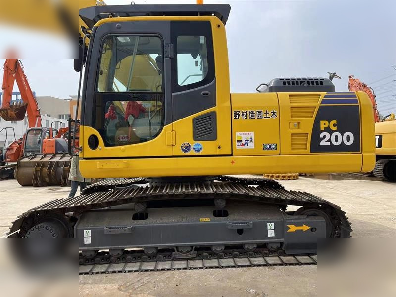 KOMATSU PC200-8 - Escavatore cingolato: foto 3 KOMATSU PC200-8 - Escavatore cingolato: foto 3