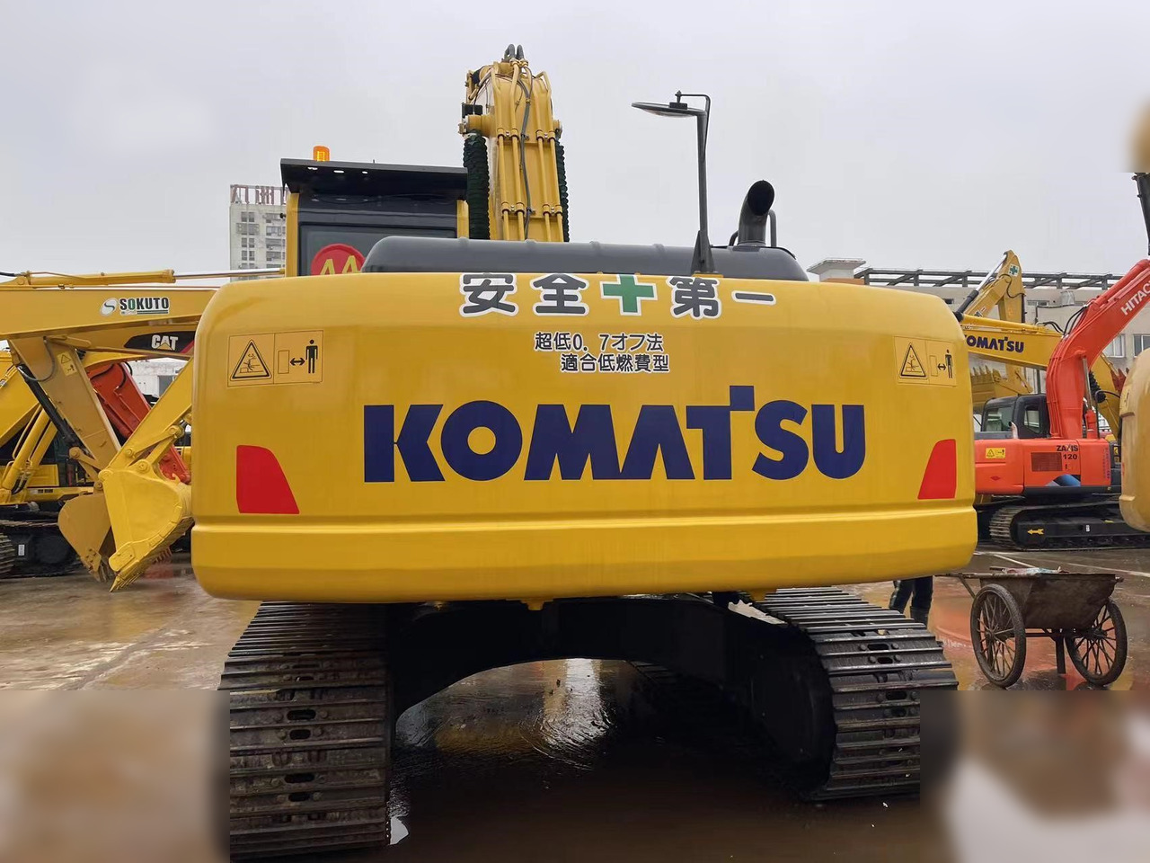 KOMATSU PC200-8 - Escavatore cingolato: foto 3 KOMATSU PC200-8 - Escavatore cingolato: foto 3