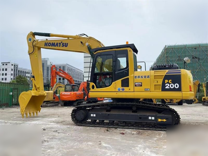 KOMATSU PC200-8N1 - Escavatore cingolato: foto 1 KOMATSU PC200-8N1 - Escavatore cingolato: foto 1