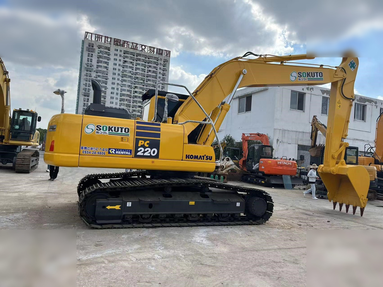 KOMATSU PC220-8 - Escavatore cingolato: foto 1 KOMATSU PC220-8 - Escavatore cingolato: foto 1