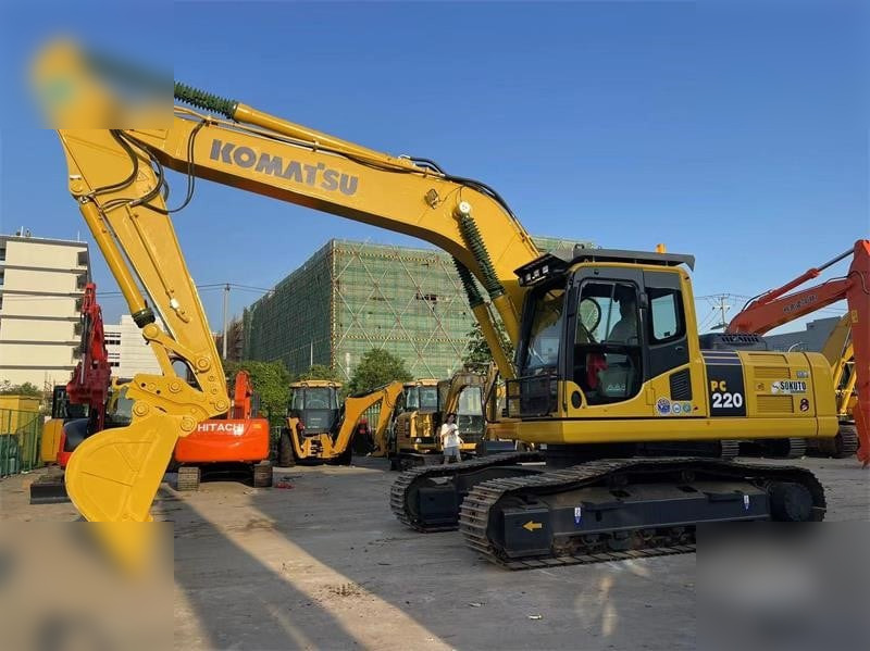 KOMATSU PC220-8 - Escavatore cingolato: foto 2 KOMATSU PC220-8 - Escavatore cingolato: foto 2