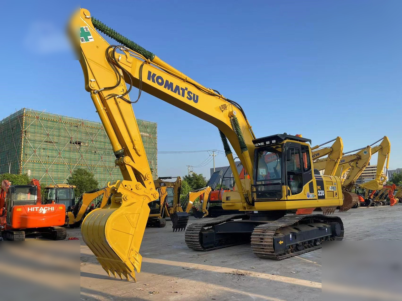 KOMATSU PC220-8 - Escavatore cingolato: foto 1 KOMATSU PC220-8 - Escavatore cingolato: foto 1