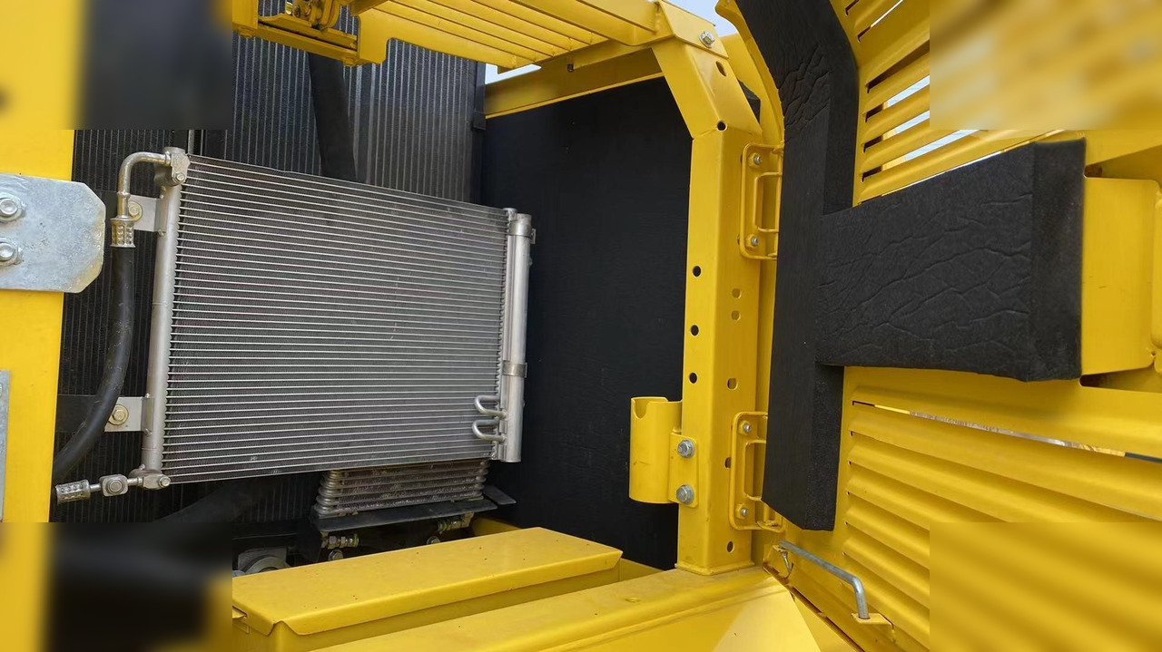 Escavatore cingolato KOMATSU PC220-8: foto 9