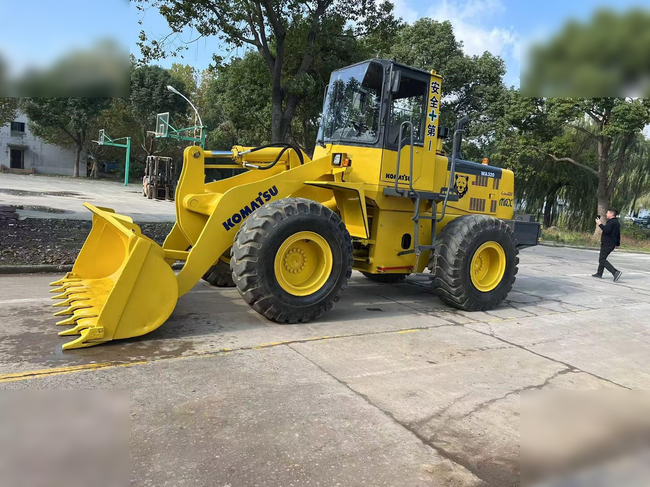 KOMATSU WA320-3 - Pala gommata: foto 1 KOMATSU WA320-3 - Pala gommata: foto 1