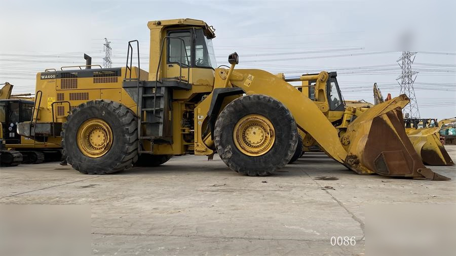 KOMATSU WA600-3 - Pala gommata: foto 1 KOMATSU WA600-3 - Pala gommata: foto 1