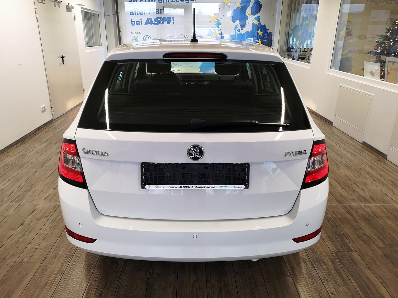 Skoda Fabia Combi Ambition 1.0TSI 81kW+R-KAM+PDC+KLIMA - Autovettura: foto 4 Skoda Fabia Combi Ambition 1.0TSI 81kW+R-KAM+PDC+KLIMA - Autovettura: foto 4