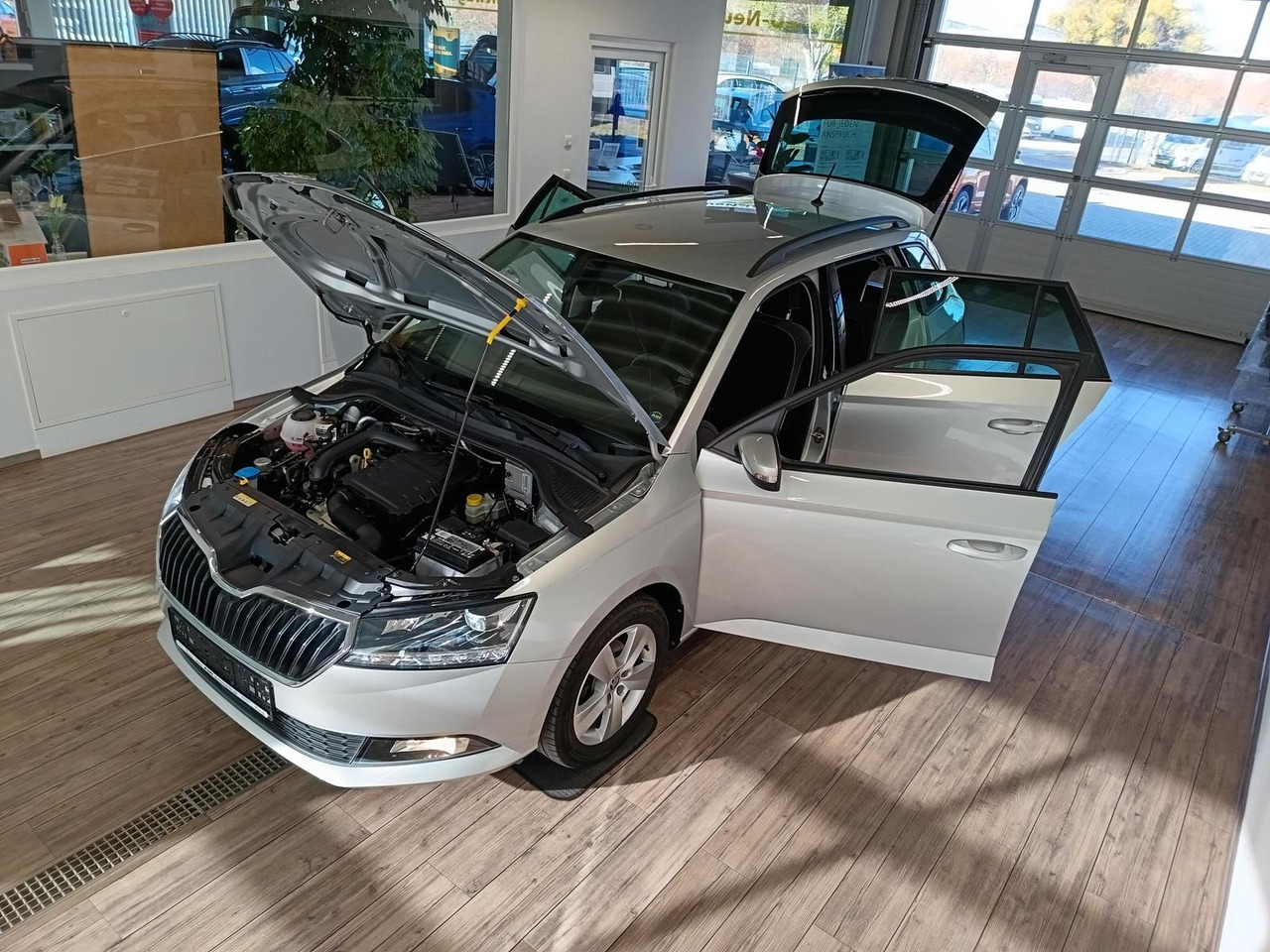 Skoda Fabia Combi Style 1.0 TSI*AHK*LED*R-KAM*PDC*SHZ* - Station wagon: foto 2 Skoda Fabia Combi Style 1.0 TSI*AHK*LED*R-KAM*PDC*SHZ* - Station wagon: foto 2