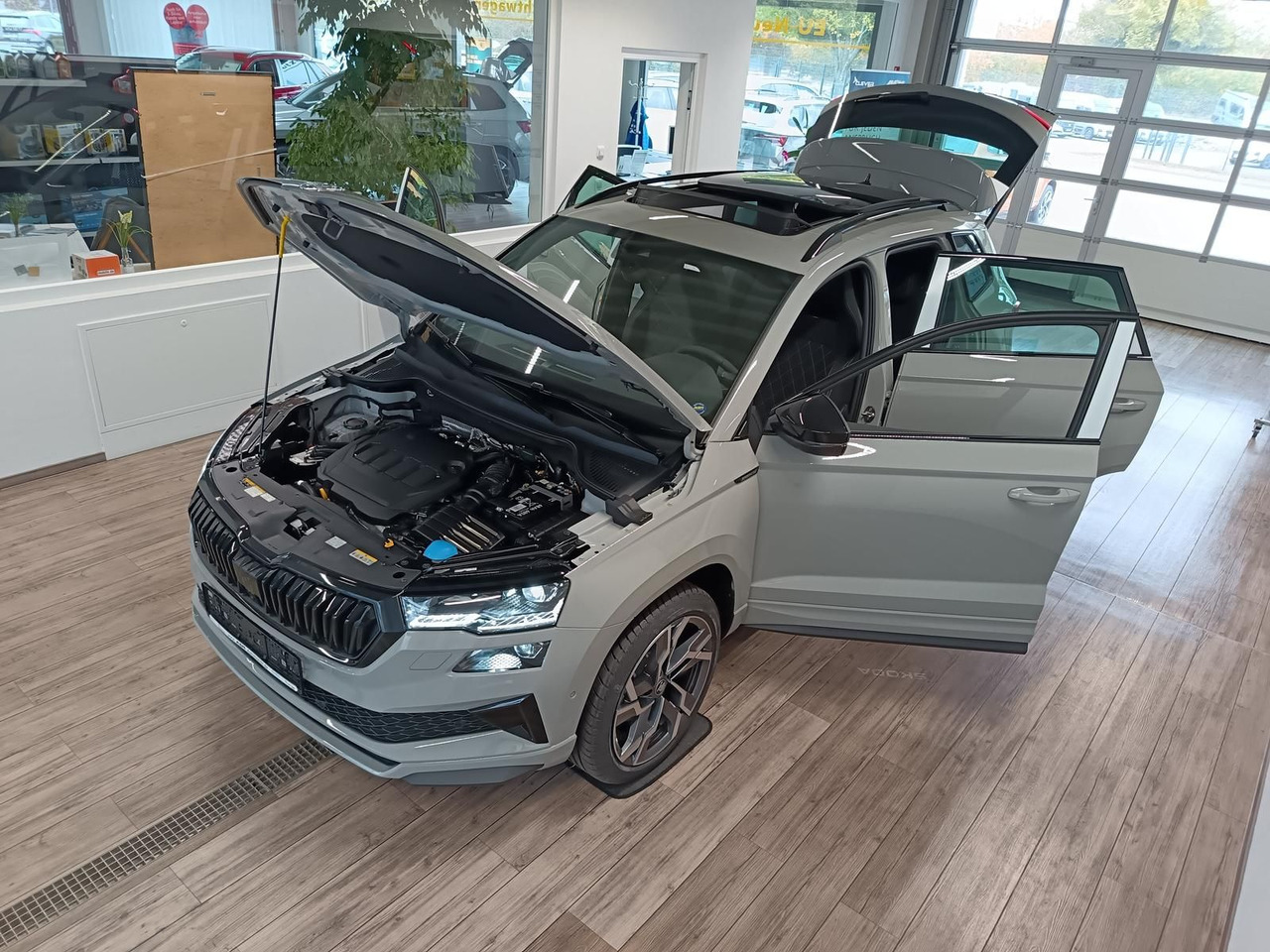 Skoda Karoq Sportline 2,0 TDI 4x4*AHK*PSD*STD.HZG*DCC* - SUV/ Fuoristrada: foto 2 Skoda Karoq Sportline 2,0 TDI 4x4*AHK*PSD*STD.HZG*DCC* - SUV/ Fuoristrada: foto 2
