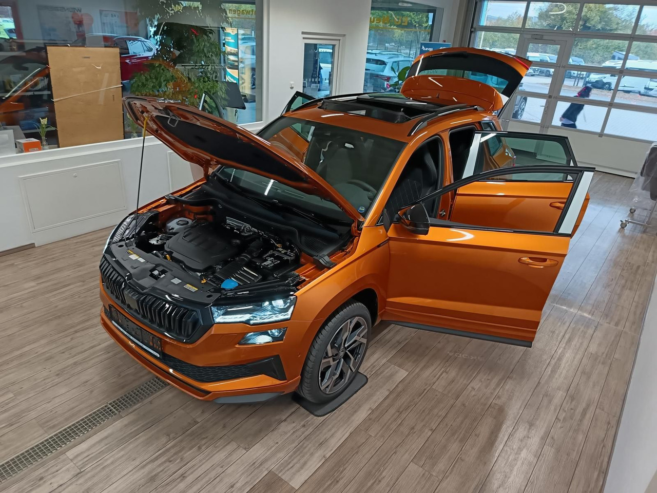 Skoda Karoq Sportline 2,0 TDI DSG 4x4*AHK*PSD*STD.HZG* - SUV/ Fuoristrada: foto 2 Skoda Karoq Sportline 2,0 TDI DSG 4x4*AHK*PSD*STD.HZG* - SUV/ Fuoristrada: foto 2