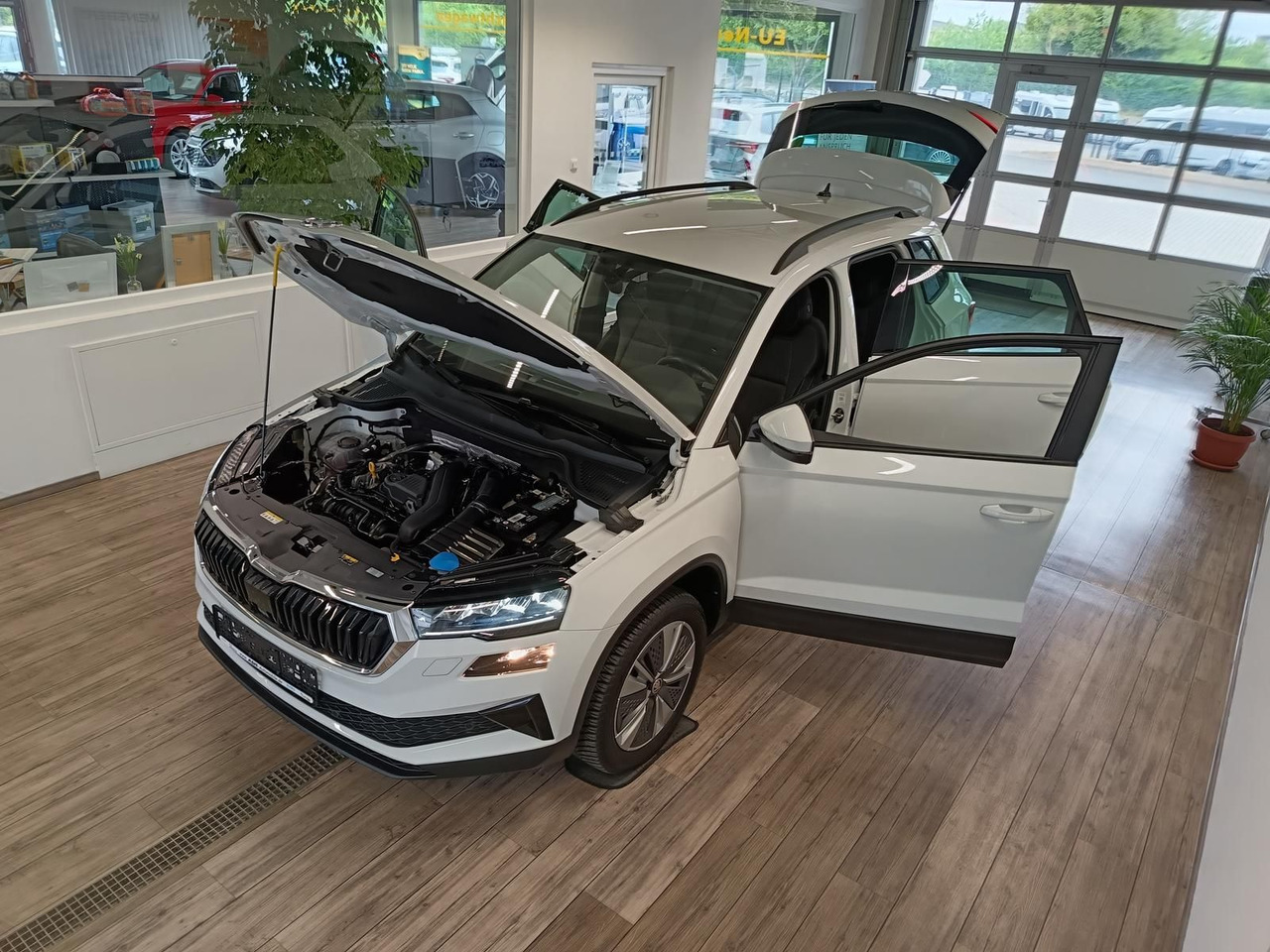 Skoda Karoq Style 1,5TSI DSG*AHK-VORBER*NAVI*LED*R-KAM - SUV/ Fuoristrada: foto 2 Skoda Karoq Style 1,5TSI DSG*AHK-VORBER*NAVI*LED*R-KAM - SUV/ Fuoristrada: foto 2