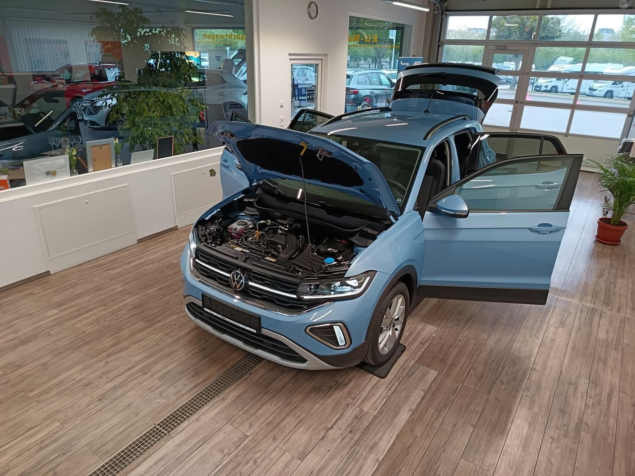 Volkswagen T-Cross Life 1.5 TSI DSG*AHK*MATRIX LED*ACC*SHZ* - SUV/ Fuoristrada: foto 2 Volkswagen T-Cross Life 1.5 TSI DSG*AHK*MATRIX LED*ACC*SHZ* - SUV/ Fuoristrada: foto 2