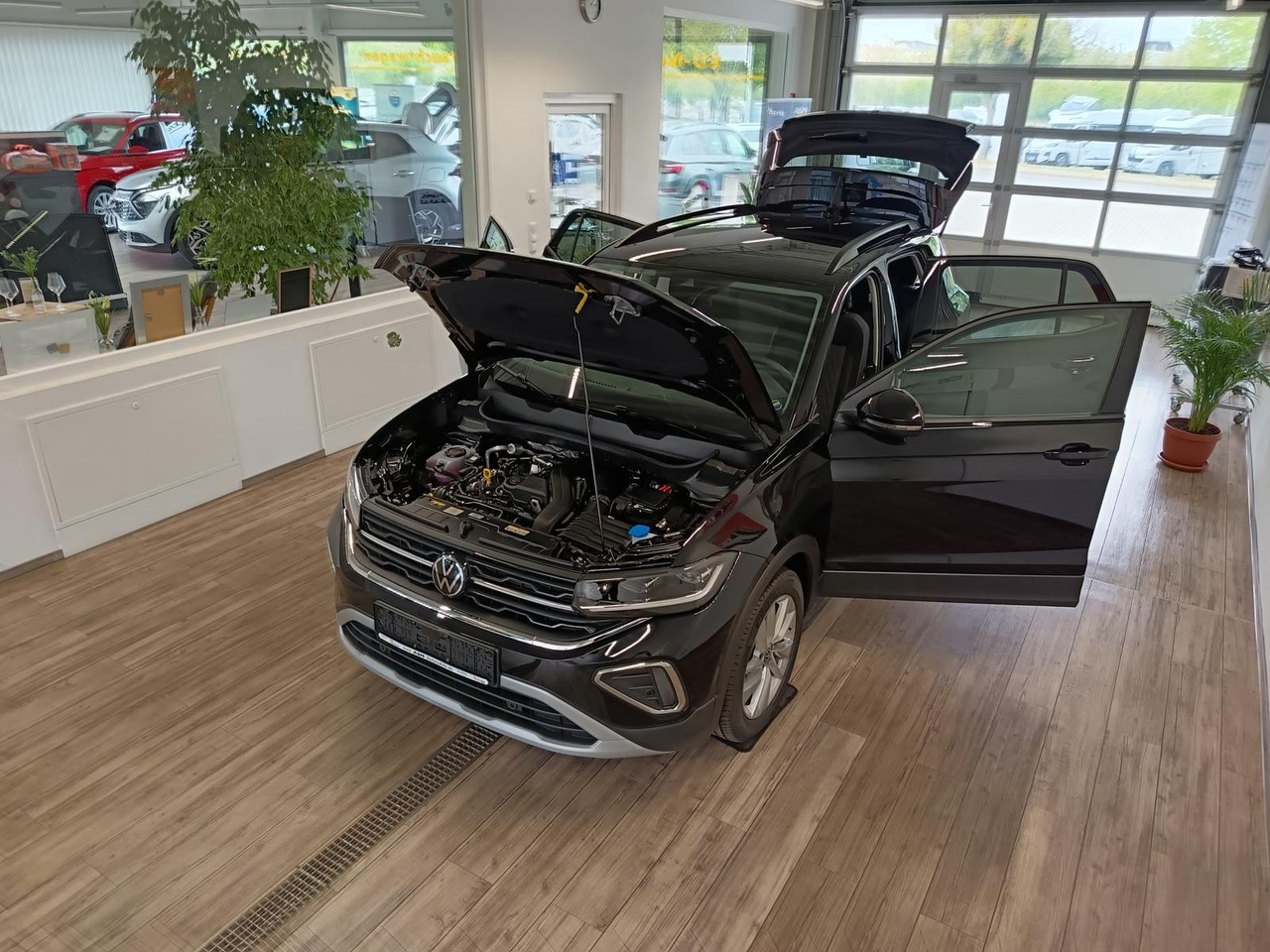 Volkswagen T-Cross Life 1.5 TSI DSG*AHK*MATRIX LED*ACC*SHZ* - SUV/ Fuoristrada: foto 2 Volkswagen T-Cross Life 1.5 TSI DSG*AHK*MATRIX LED*ACC*SHZ* - SUV/ Fuoristrada: foto 2