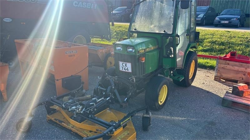 John Deere 755 Kompakt traktor - Trattore comunale: foto 1 John Deere 755 Kompakt traktor - Trattore comunale: foto 1