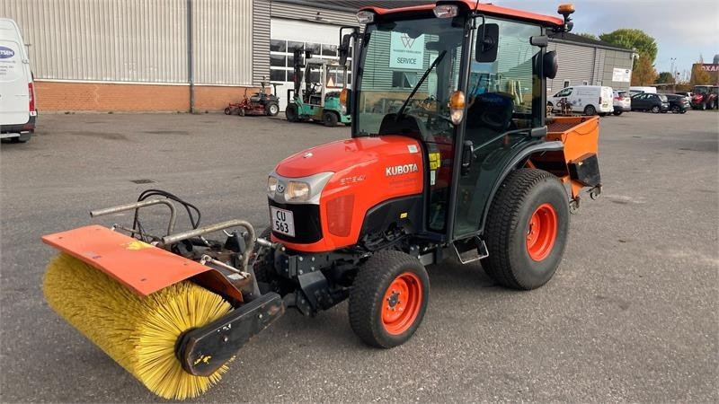 Kubota ST341 inkl. 150 cm kost og udlægger - Trattore comunale: foto 1 Kubota ST341 inkl. 150 cm kost og udlægger - Trattore comunale: foto 1