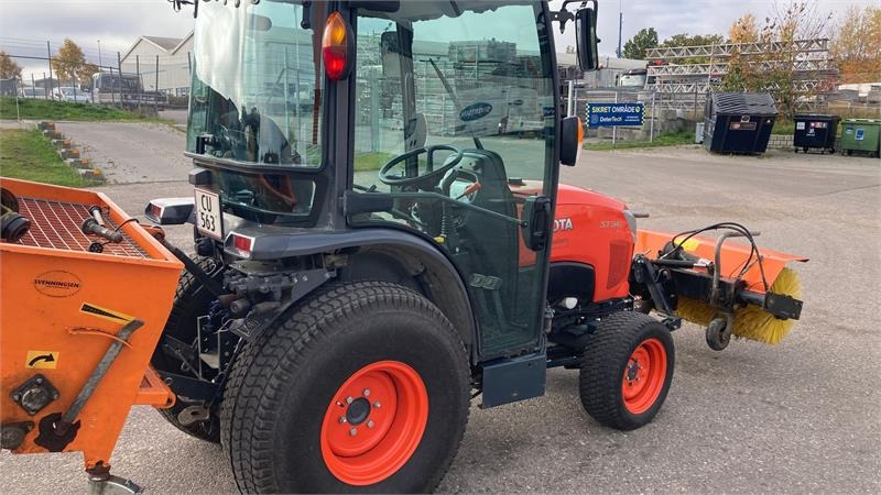 Kubota ST341 inkl. 150 cm kost og udlægger - Trattore comunale: foto 5 Kubota ST341 inkl. 150 cm kost og udlægger - Trattore comunale: foto 5
