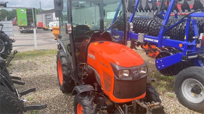Kubota STW37 Kun 1144 timer STW37 - Trattore comunale: foto 1 Kubota STW37 Kun 1144 timer STW37 - Trattore comunale: foto 1