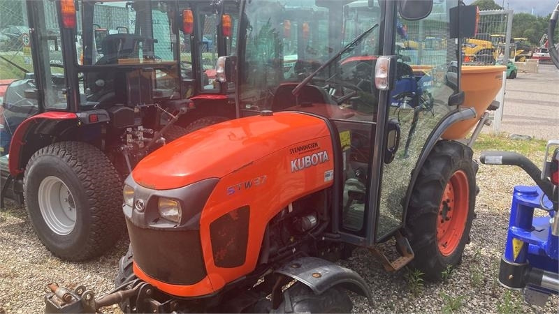 Kubota STW37 Kun 1144 timer STW37 - Trattore comunale: foto 2 Kubota STW37 Kun 1144 timer STW37 - Trattore comunale: foto 2