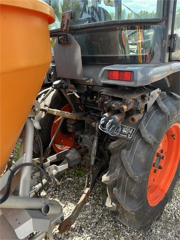 Kubota STW37 Kun 1144 timer STW37 - Trattore comunale: foto 4 Kubota STW37 Kun 1144 timer STW37 - Trattore comunale: foto 4