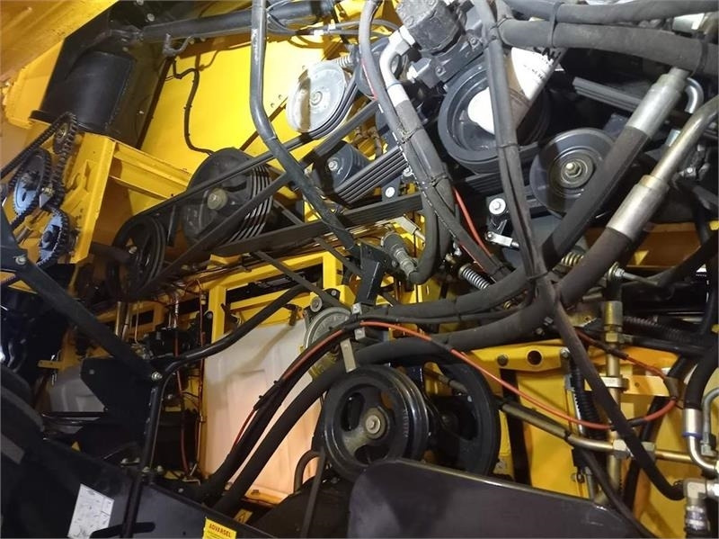 New Holland CR9.80 - Mietitrebbia: foto 5 New Holland CR9.80 - Mietitrebbia: foto 5