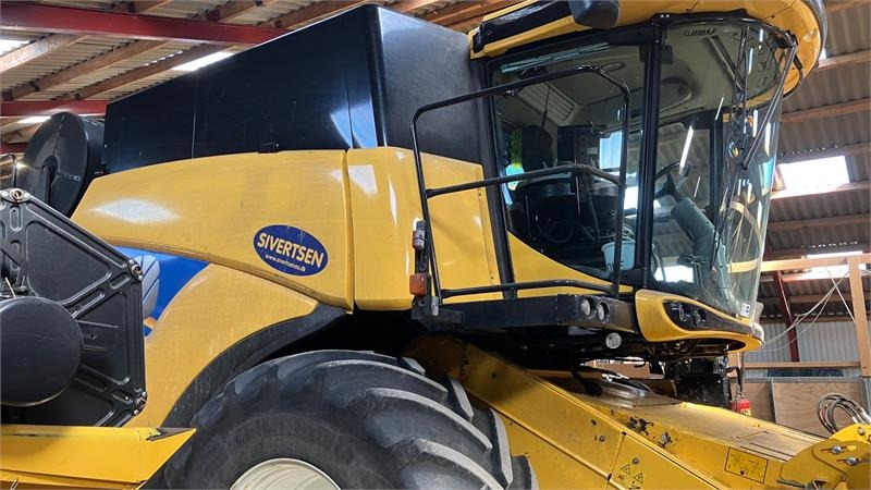 New Holland CX8.90 SLH - Mietitrebbia: foto 1 New Holland CX8.90 SLH - Mietitrebbia: foto 1