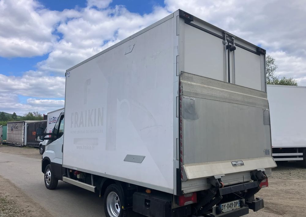 Iveco Daily 35C15 chłodnia 6 palet winda - Furgone frigo: foto 4 Iveco Daily 35C15 chłodnia 6 palet winda - Furgone frigo: foto 4