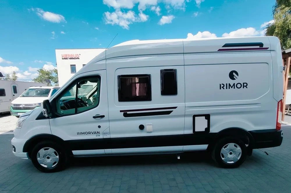 FORD Rimor NEW Ford Van 238 Truma Diesel Roller Shutters Remis AUTOMAT - Furgonato: foto 3 FORD Rimor NEW Ford Van 238 Truma Diesel Roller Shutters Remis AUTOMAT - Furgonato: foto 3