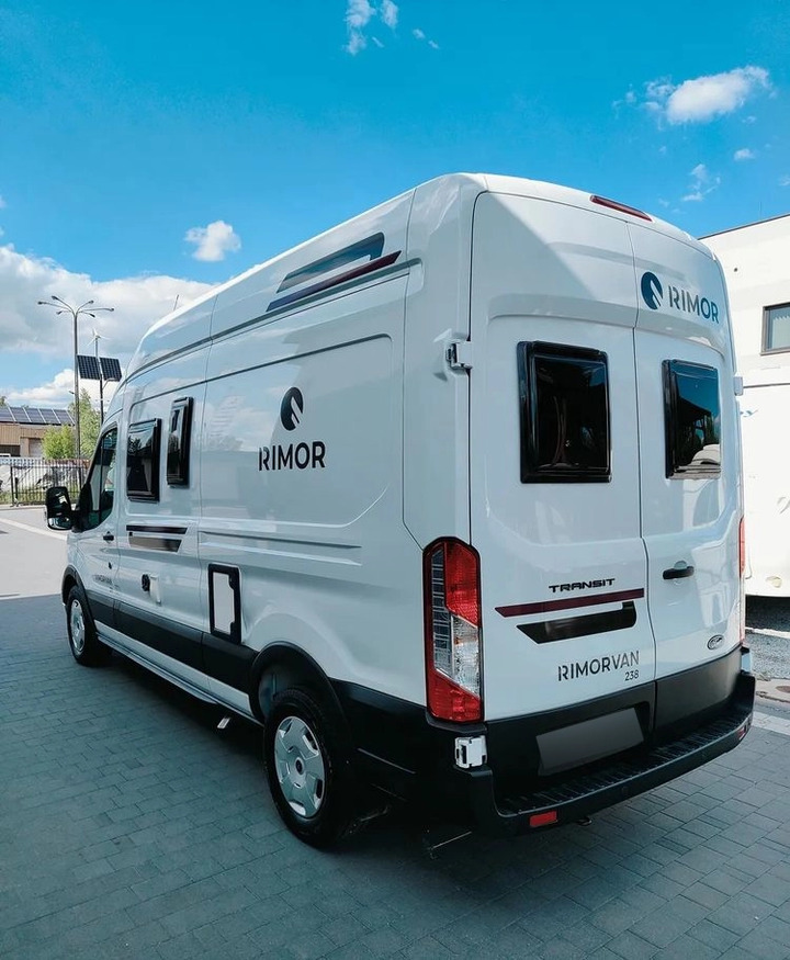 FORD Rimor NEW Ford Van 238 Truma Diesel Roller Shutters Remis AUTOMAT - Furgonato: foto 4 FORD Rimor NEW Ford Van 238 Truma Diesel Roller Shutters Remis AUTOMAT - Furgonato: foto 4
