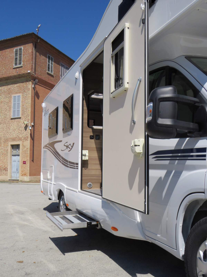 Fiat Ducato RETRACTABLE PLATFORM (300KG CAPACITY) - Camper mansardato: foto 2 Fiat Ducato RETRACTABLE PLATFORM (300KG CAPACITY) - Camper mansardato: foto 2