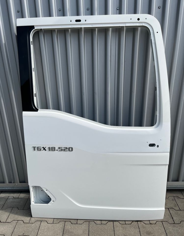 Drzwi prawe MAN TGX TG3 drzwi pasażera nowy model - Carrozzeria ed esterni per Camion: foto 1 Drzwi prawe MAN TGX TG3 drzwi pasażera nowy model - Carrozzeria ed esterni per Camion: foto 1