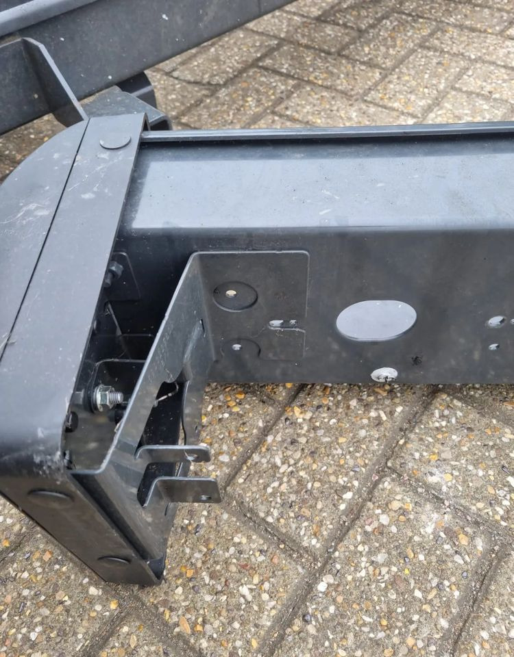 IVECO DAILY BELKA ZDERZAK TYŁ PARKTRONIC NOWY - Carrozzeria ed esterni: foto 5 IVECO DAILY BELKA ZDERZAK TYŁ PARKTRONIC NOWY - Carrozzeria ed esterni: foto 5