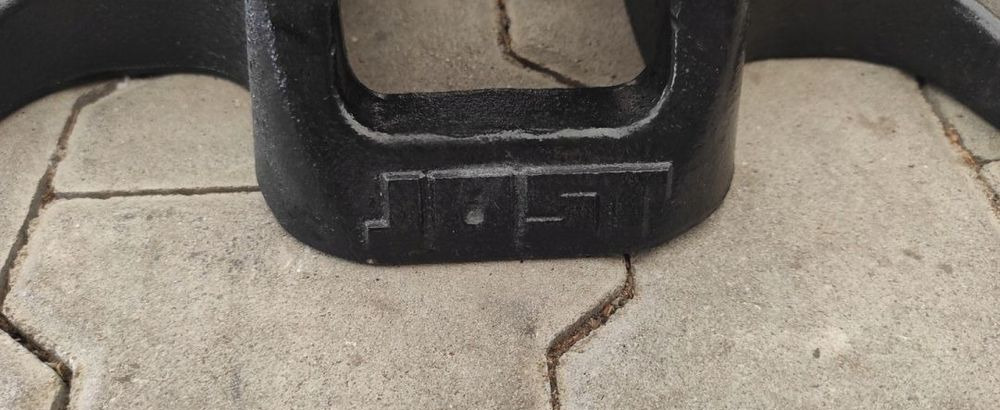 ŁAPA ŁAPY POD SIODŁO JOST 150mm NOWE - Ralla per Camion: foto 2 ŁAPA ŁAPY POD SIODŁO JOST 150mm NOWE - Ralla per Camion: foto 2