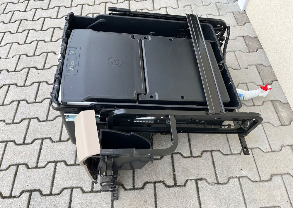 Lodówka MAN TGX euro 6 lift chłodziarka schowek szuflada - Cabina e interni per Camion: foto 4 Lodówka MAN TGX euro 6 lift chłodziarka schowek szuflada - Cabina e interni per Camion: foto 4