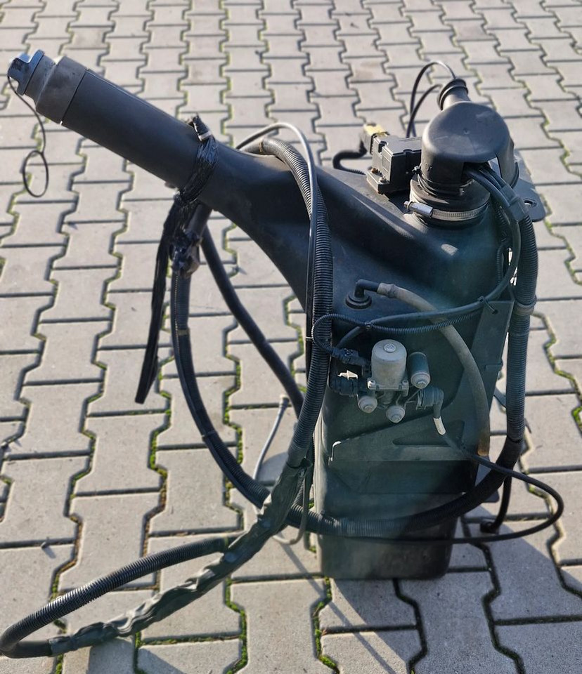 MAN TG3 TGX ZBIORNIK ADBLUE 81.15402-5037 - Sistema di alimentazione: foto 1 MAN TG3 TGX ZBIORNIK ADBLUE 81.15402-5037 - Sistema di alimentazione: foto 1