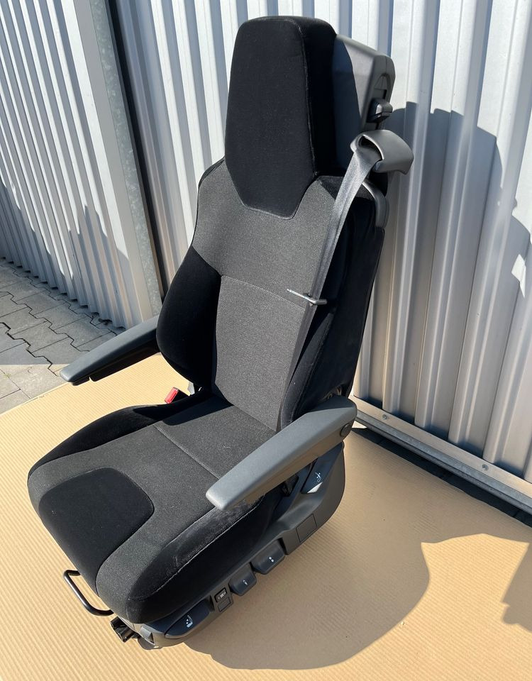 NOWY Fotel kierowcy MAN TG3 TGX nowy model siedzenie lewe - Cabina e interni per Camion: foto 2 NOWY Fotel kierowcy MAN TG3 TGX nowy model siedzenie lewe - Cabina e interni per Camion: foto 2