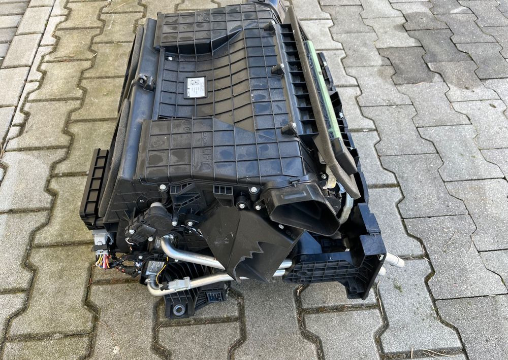 Nagrzewnica DAF XF 106 euro 6 lift dmuchawa - Riscaldamento/ Ventilazione per Camion: foto 4 Nagrzewnica DAF XF 106 euro 6 lift dmuchawa - Riscaldamento/ Ventilazione per Camion: foto 4