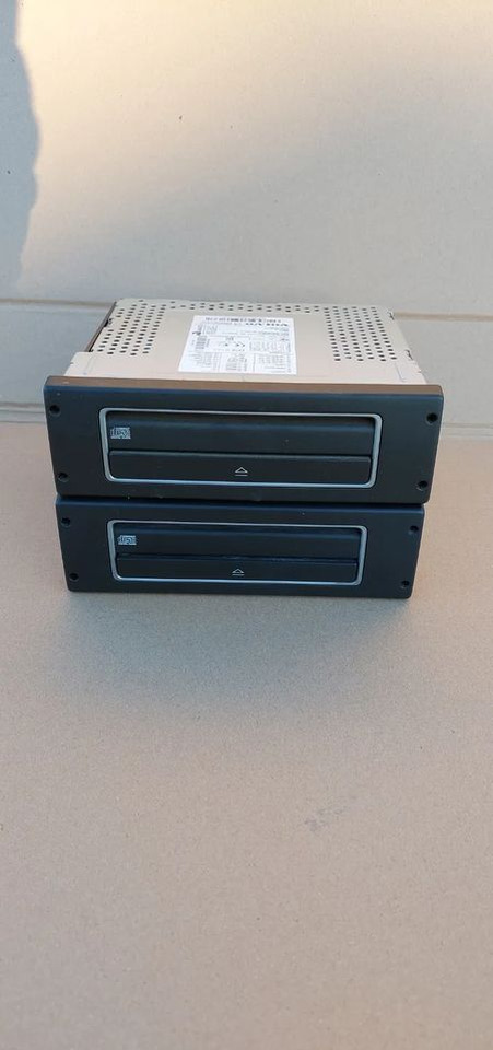 VOLVO FH 4 ODTWARZACZ CD - Cruscotto per Camion: foto 1 VOLVO FH 4 ODTWARZACZ CD - Cruscotto per Camion: foto 1