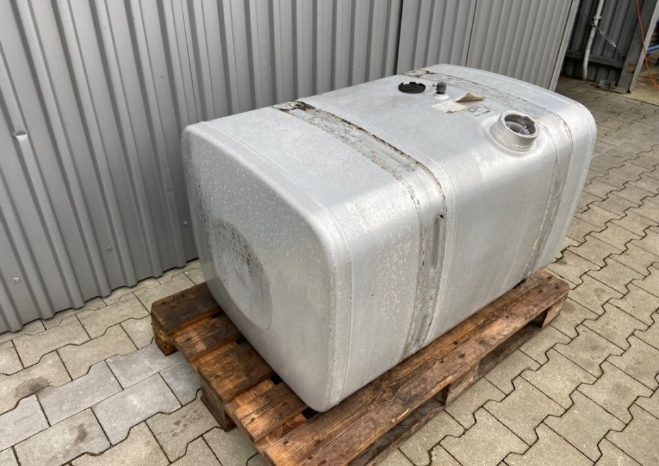 Zbiornik paliwa MAN TGX TGS 375 litrów bak - Serbatoio carburante per Camion: foto 3 Zbiornik paliwa MAN TGX TGS 375 litrów bak - Serbatoio carburante per Camion: foto 3