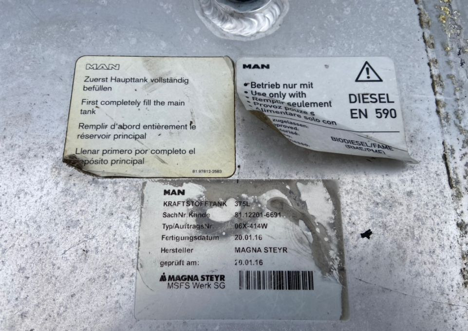 Zbiornik paliwa MAN TGX TGS 375 litrów bak - Serbatoio carburante per Camion: foto 4 Zbiornik paliwa MAN TGX TGS 375 litrów bak - Serbatoio carburante per Camion: foto 4