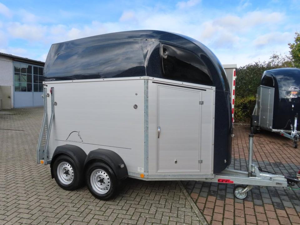 Böckmann Pferdeanhänger Champion R, Alub., 100 km/h - Trailer trasporto cavalli: foto 2 Böckmann Pferdeanhänger Champion R, Alub., 100 km/h - Trailer trasporto cavalli: foto 2