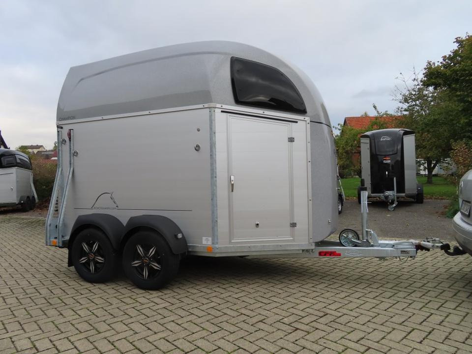 Böckmann Pferdeanhänger, Champion R,Flügeltür, Sattelka. 100 k - Trailer trasporto cavalli: foto 2 Böckmann Pferdeanhänger, Champion R,Flügeltür, Sattelka. 100 k - Trailer trasporto cavalli: foto 2